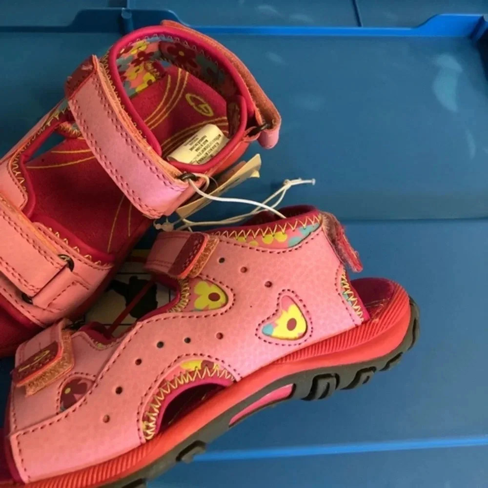 Champion pink water shoes